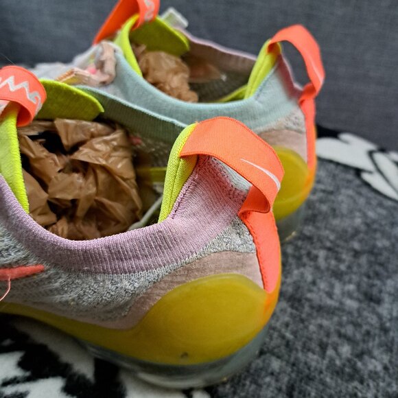 Size 10 Nike Air VaporMax 2021 FK Women DH4088-002 Grey Volt Neon Crimson Sneake - Picture 5 of 12